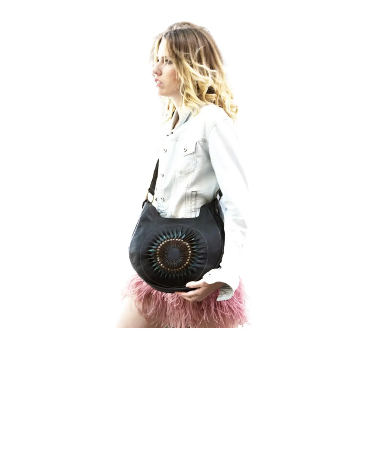 title-bolso Ayla con modelo 1-kupka store handmade products-productos artesanales hechos a mano-kupkastore.com-title