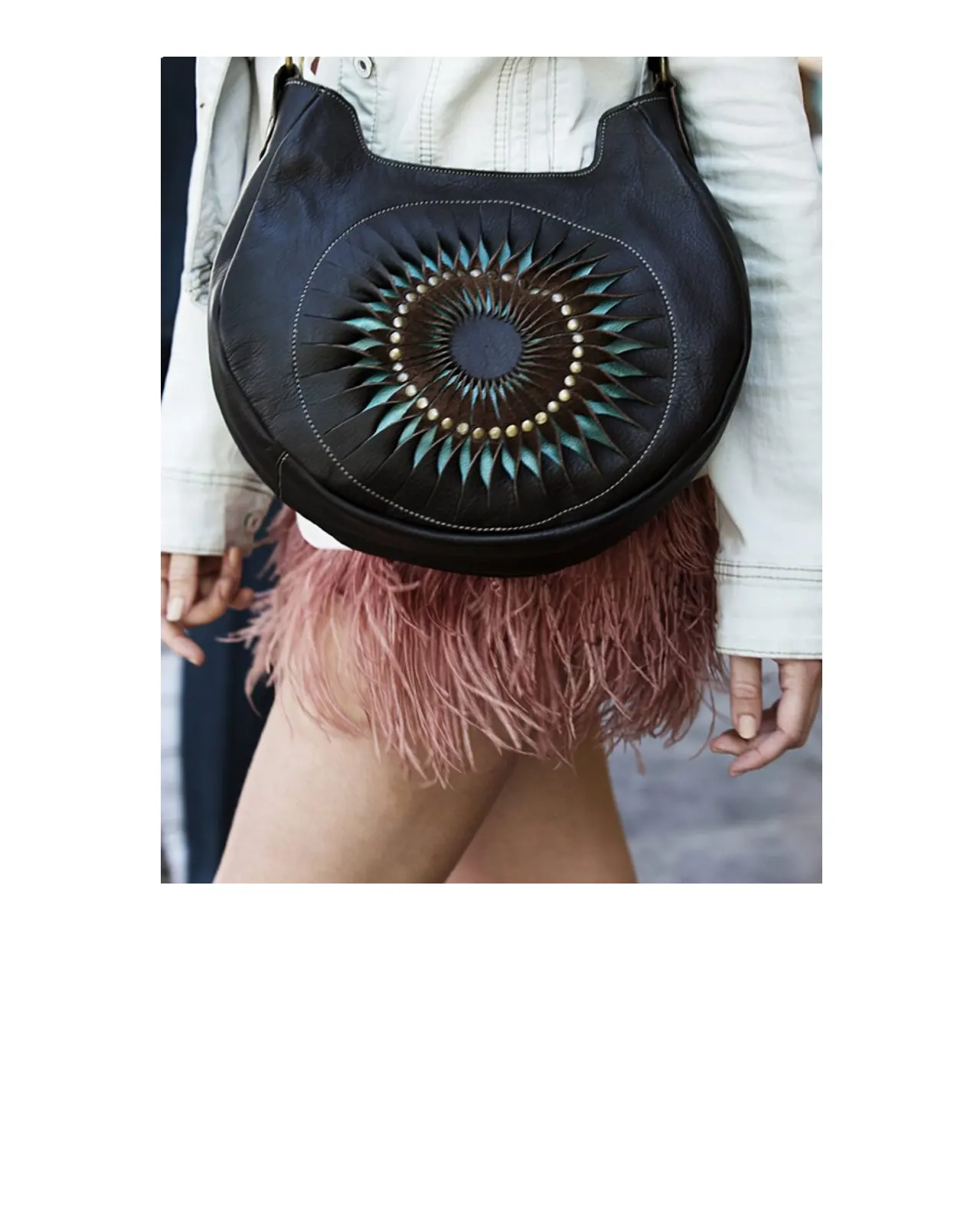 title-bolso Ayla con modelo-kupka store handmade products-productos artesanales hechos a mano-kupkastore.com-title