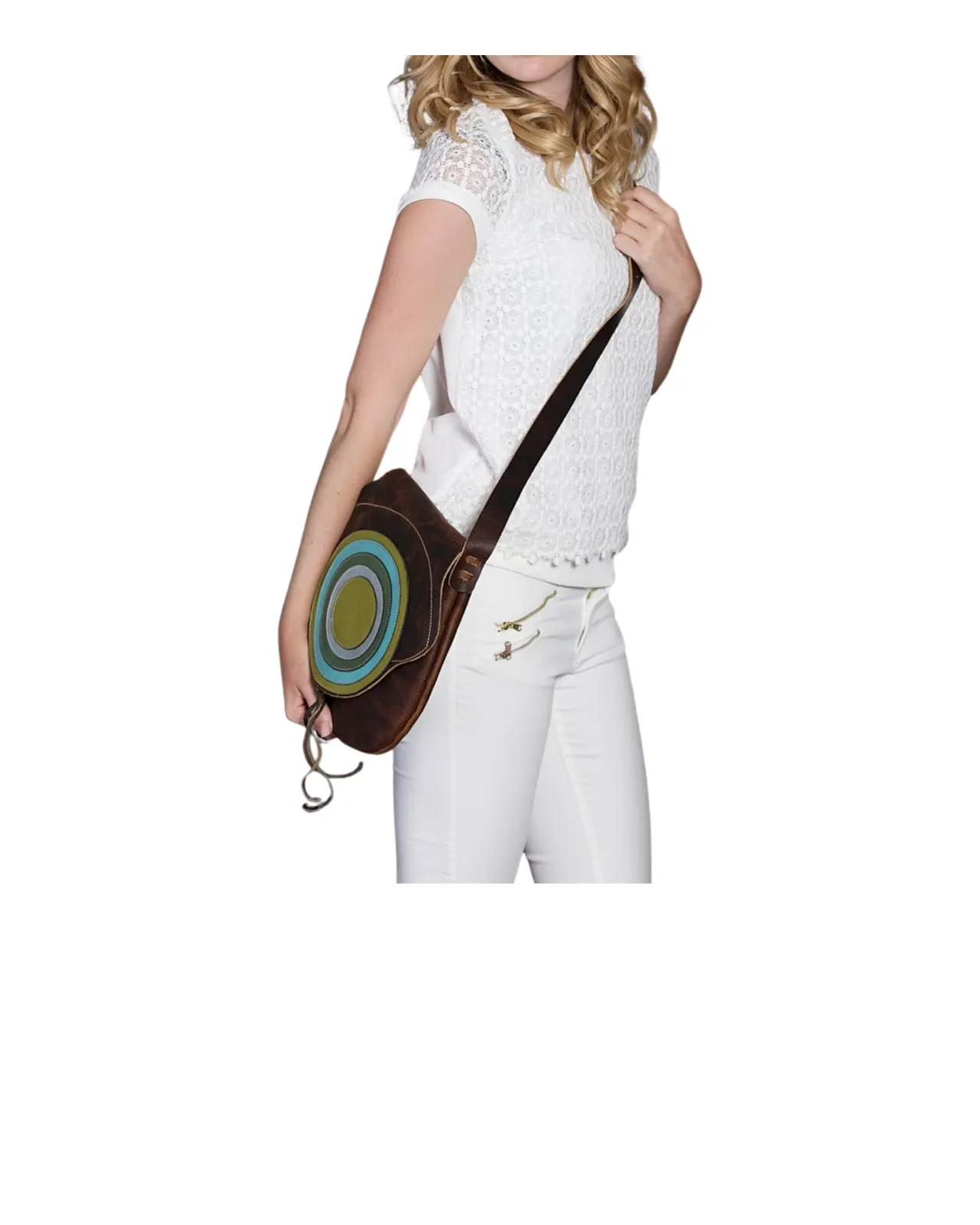 title-bolso Juno con modelo-kupka store handmade products-productos artesanales hechos a mano-kupkastore.com-title